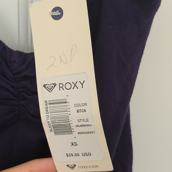 Roxy - Picture 3 of 6